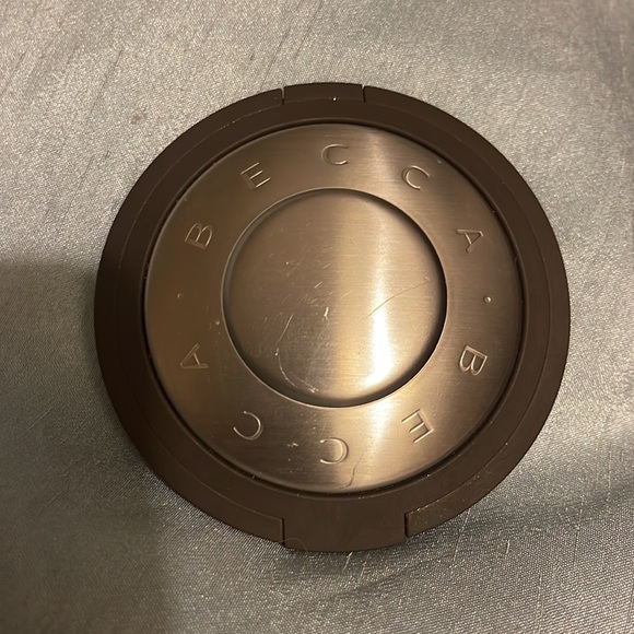 Becca Pressed Highlighter in Prosecco Pop — BECCA IS NO MORE // NO LONGER SOLD - Picture 2 of 5